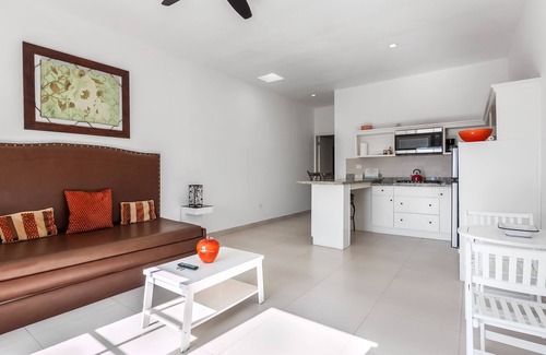 La Paloma House | Bright dog-friendly suite with kitchenette, heated outdoor pool, hot tub, patio