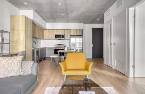 City West Apartment | Bright Downtown 1BR w/Pool, Gym & W/D near Staples Center, by Blueground (LAX 546)