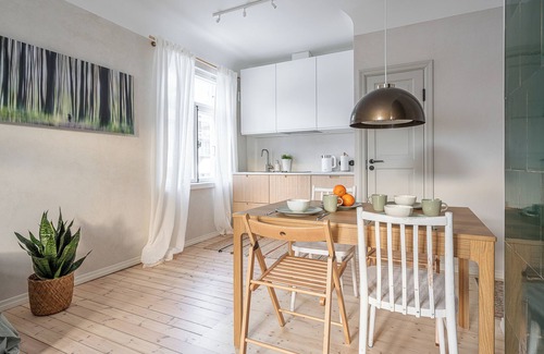 Lillekula Apartment | Bright & Elegant 1-bedroom apartment in delightful Tallinn with WiFi