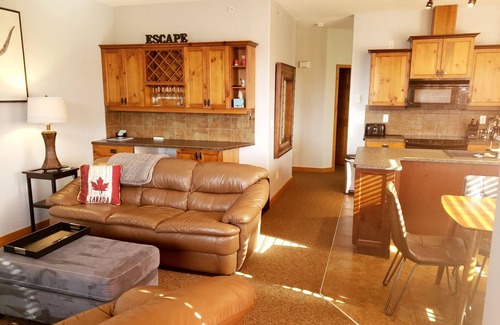 Big White Ski Resort Ski Chalet | Bright End unit Townhome, priv. hot tub, 2 parking, ski in/out, close village