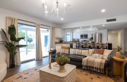 Paradise Valley Village Cottage | Bright Eyes by Avantstay Chic Boho Retreat, Pool