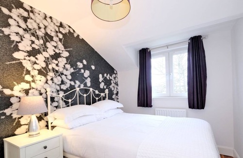 Cults House | Bright family Townhouse with stunning views over Royal Deeside