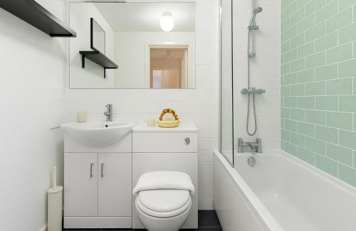 Camberwell Apartment | Bright Flat in Camberwell