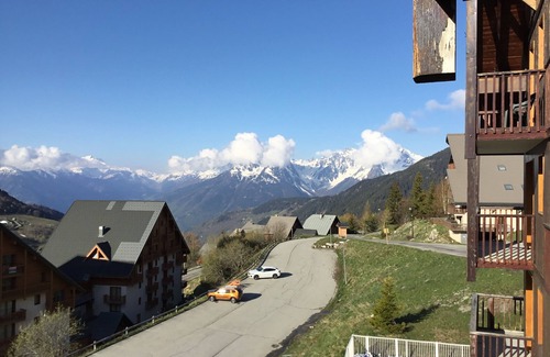Montgellafrey Apartment | Bright, unoverlooked T2 of 42m2 facing SOUTH/EAST Living room 16m2, balcony 8m2.