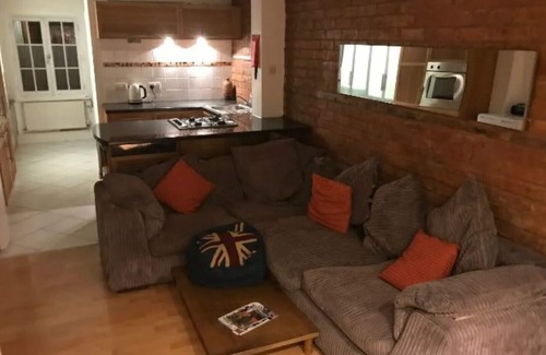 Newent House | Bright & fresh, 3 storey market town house, Newent