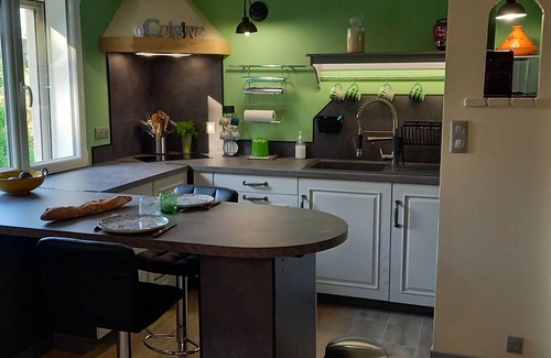Caumont-sur-Durance Apartment | Bright, fully renovated apartment with garden