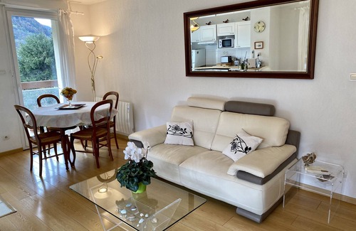 Saint-Mamet Apartment | Bright, fully-equipped apartment