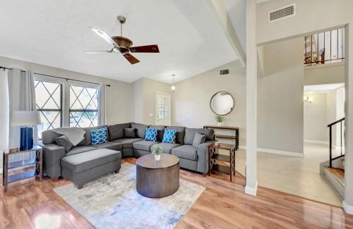 Green Valley North House | Bright Fun Spacious Home with Pool