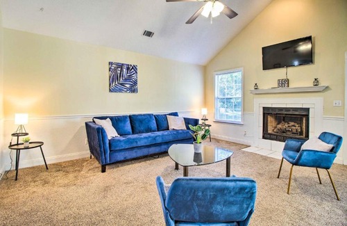 Hinesville House | Bright Hinesville Home with Yard Pet Friendly!