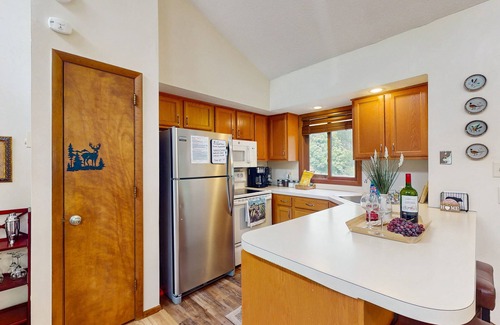 Tobyhanna House | Bright home with deck, grill - pet friendly & close to water parks
