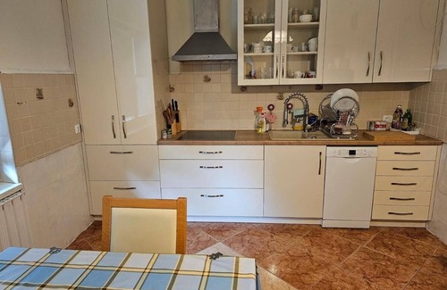 Pilisvorosvar House | Bright house with garden, balcony, panoramic view and fully equipped kitchen.