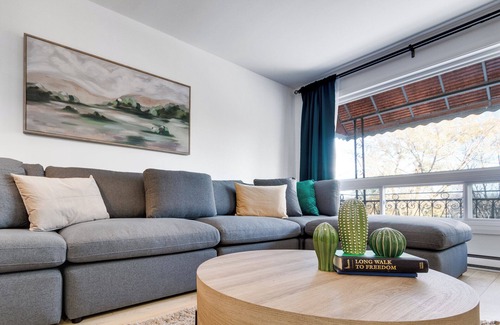 Cartierville Apartment | Bright & Large 3Br | Personal Spa | Park View | Netflix