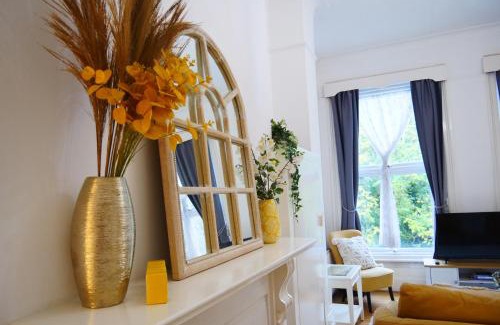 Springfield Apartment | Bright London Garden Studio!