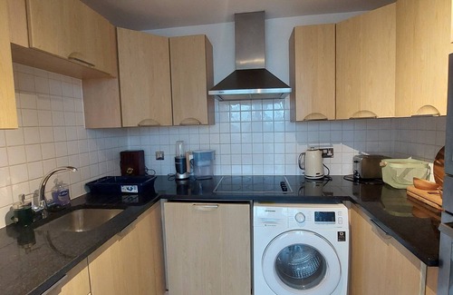 Woolwich Riverside Apartment | Bright & Luxurious Flat with Skyline View