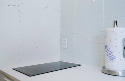 Piedmont Avenue Apartment | Bright Minimalist Studio Walkable to Piedmont Ave