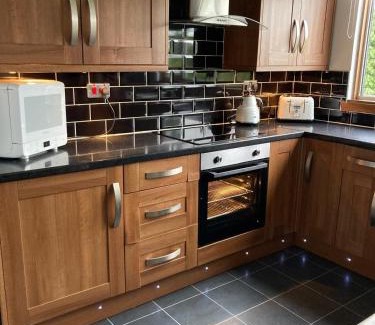 Central Aberdeen Apartment | Bright modern 2 bedroom apartment Free parking and WI-FI