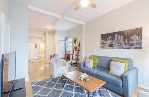 Palmer Square Apartment | Bright & Modern 3BR and 1BA in Logan Square