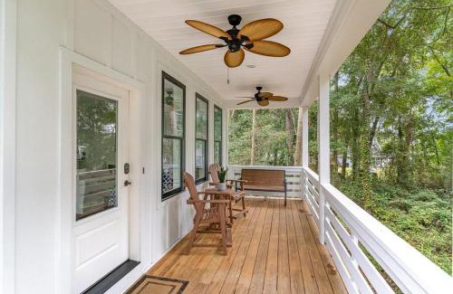 Litchfield by the Sea House | Bright Modern 4 Bdrm House Near Beach Pet Friendly