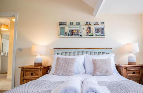 Hereford Apartment | Bright, Modern Apartment in City Centre with Private Driveway Parking