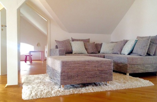 Eutritzsch Apartment | Bright modern attic with park view and air conditioning
