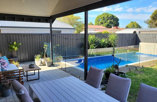 Bassendean House | Bright Modern Home- Poolside Escape