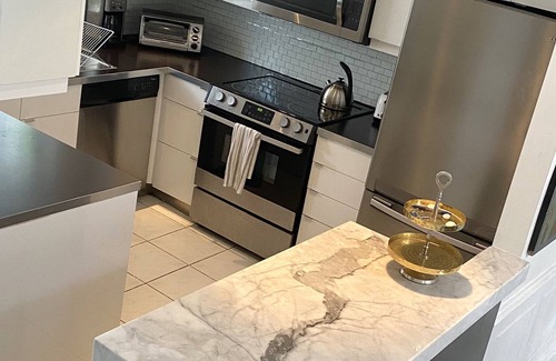 North Miami House | BRIGHT MODERN KEY WEST STYLE 2 BEDROOM TOWNHOUSE WITH DOCK