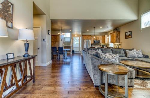 Redmond House | Bright, Modern Retreat in Eagle Crest Resort