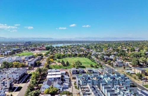 Sloan Lake Apartment | Bright & Modern Townhome Near Empower Field!