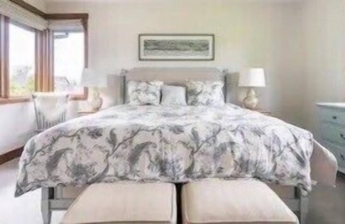 Maltby Villa | Bright , monden and golf course house