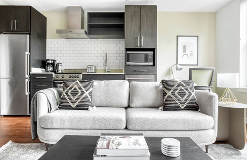 Mount Vernon Triangle Apartment | Bright Mount Vernon 1BR w/Gym, Roof & W/D, near Metro, by Blueground