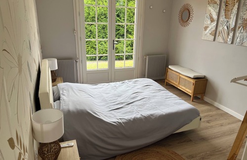 Enquin-les-Mines Bed & Breakfast | Bright, quiet guest room with breakfast included