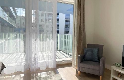 Vizafogo Apartment | Bright Riverside Studio, Balcony, Free Parking, Air Conditioning