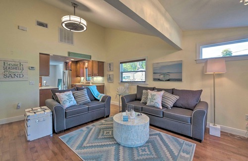 South Sarasota Cottage | Bright Sarasota Bungalow - 5 Mi to Siesta Beach!
