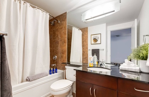 Haysboro Apartment | Bright spacious Condo 10mins from downtown