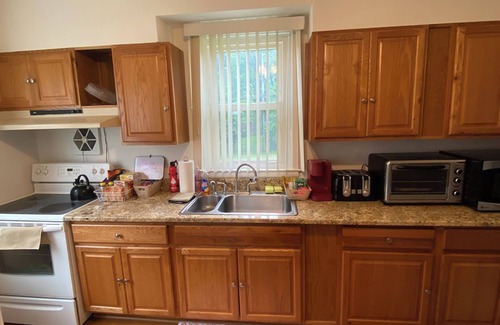 Lochearn House | Bright & Spacious – Large Rooms, Workspace, Laundry:20mins Downtown Baltimore