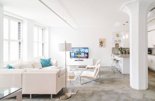 Boston Financial District Condo | Bright & Spacious Loft Steps to the Freedom Trail