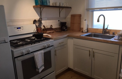 Hudson Apartment | Bright Sparkling Chic Studio just off Warren Street!