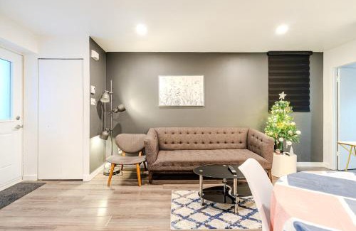 Griffintown Apartment | Bright stay in Griffin Town