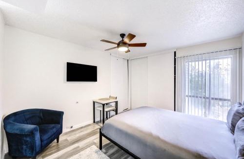 Woodlake - Briar Meadow Apartment | Bright & Stylish 1BR Free WiFi Free Parking