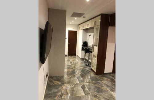 Earley Apartment | Bright, stylish Studio flat with Sky Sports
