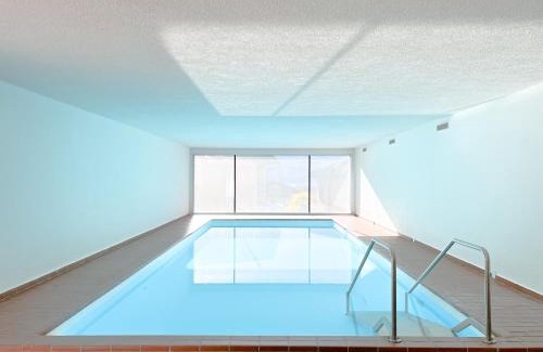 Muralto Apartment | Bright Tiny Studio - Shared Pool & Sauna - Free Parking - Air condition