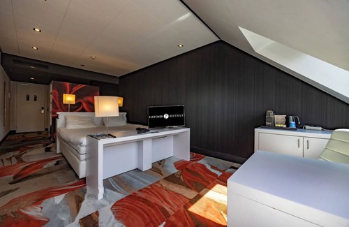 Uden Hotel | Bright Unit Near Climbing Park Garden Views Parking Included