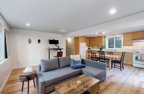 Green Lake House | Bright, updated duplex with rear garden & Green Lake around the corner