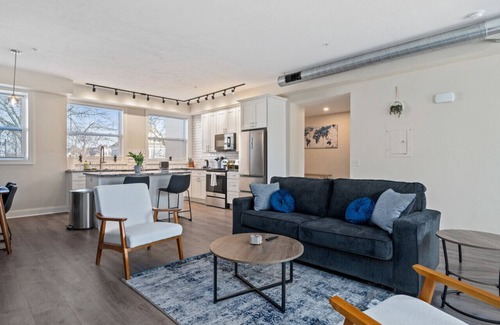 East Liberty Apartment | Bright & Upscale|King Bed|Free Parking w/Workspace