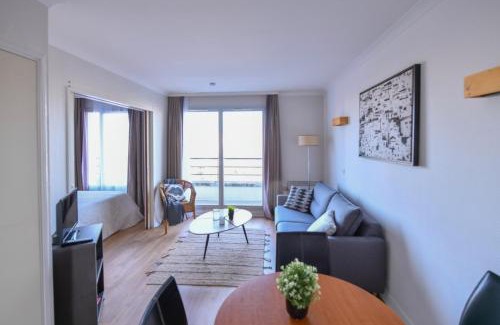 Combat Apartment | Bright with balcony at Buttes Chaumont