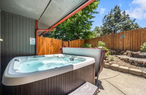 Southeast Bend House | Brightenwood Retreat