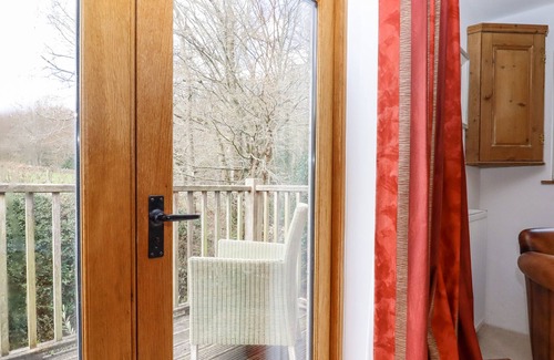 Robertsbridge Cabin | BRIGHTLING COTTAGE, pet friendly in Netherfield, East Sussex