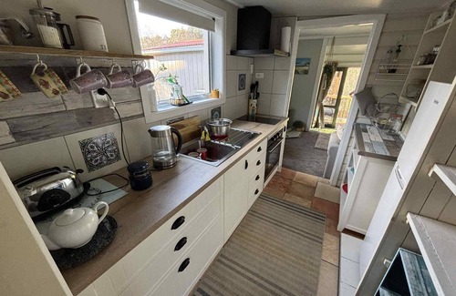 Brighton Cottage | Brighton Beach Riverside cottage