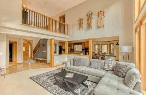 Welches House | Brightside Retreat - Resort Pool, Games, Pets