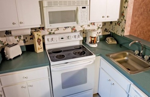 Berkeley Condo | Bring the Family! This 4 BDR/4BA has lots of space/near all the excitement!